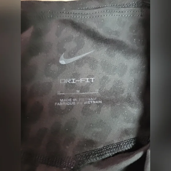 Gently Used size med mid rise Nike Dry-fit one Leopard Print - Picture 6 of 10